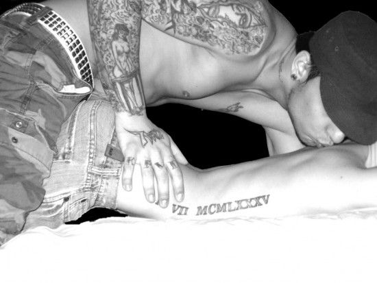  photo couple-tattoo-KANDYS-ALBUM-Couples-sex-faves-sexy-black-n-white-Kisses-Hugs_large_original_zps66a54b8f.jpg