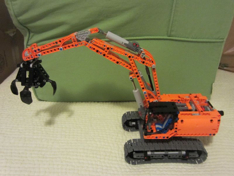 42006_Excavator_Orange_A_zpsbacde940.jpg