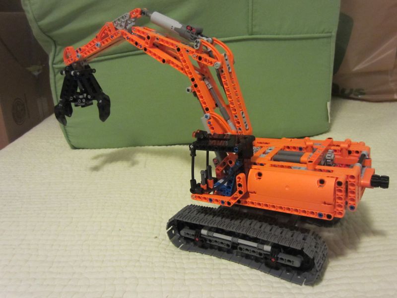 42006_Excavator_Orange_C_zps7c7de7b0.jpg