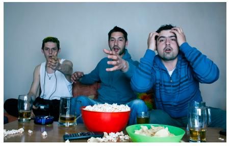3-guys-with-popcorn-and-beer_zpsd0616f60.jpg
