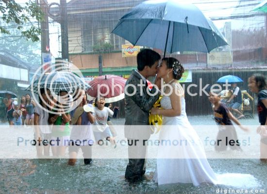 La boda se celebraba durante un monzón en Manila
